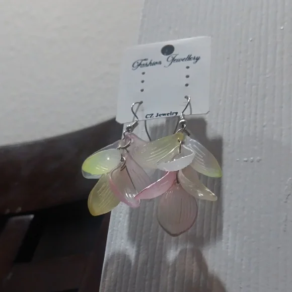 Fashion Jewelry Multicolor Leaf Earrings - Picture 2 of 4